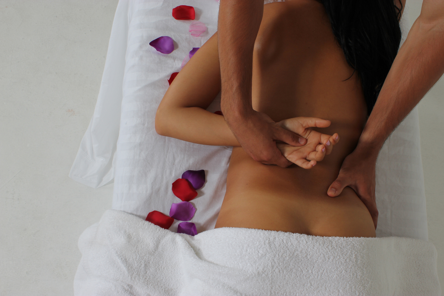 relax-and-unwind-with-a-yoni-massage